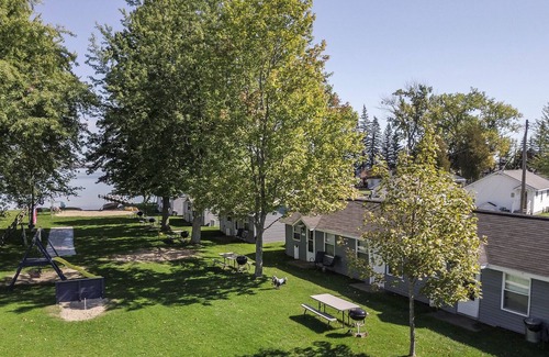 Moorestown Resort | LARGE 2 BR cabin less than 50 steps from the Lake