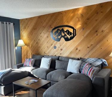 Bellaire House | Large 2 Floor Condo, Pool Pass, Beach Club, walk to Shanty Creek