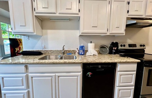 Shoreline West House | Large 2BD, 2BA Private Whole House Walking Distance from Downtown Mountain View!