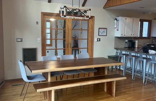 Hamlin Ski Chalet | Large 3 bed/3 bath NEW Chalet w/Game Room & 7 Flat Screen TVs