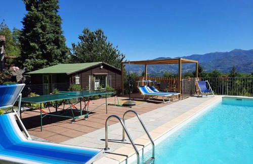 Gallicano Villa | Large 3 bedroom villa, private pool, gym, WiFi, nice garden, walk to restaurant