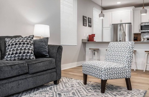 Livingston Park House | Large 3 bedroom with fenced yard and games!