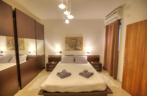Sliema Apartment | Large 3 bedrooms steps away from Balluta Bay BCAM2-1