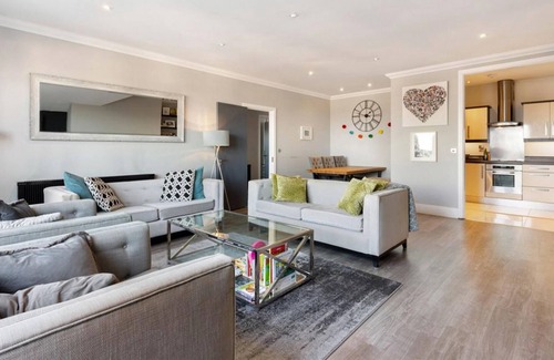 Downham House | Large 3 br apartment with and wifi