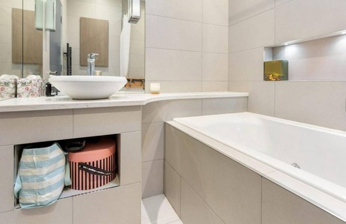 Downham House | Large 3 br apartment with and wifi