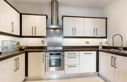 Downham House | Large 3 br apartment with and wifi