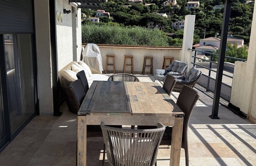 Cavalaire-sur-Mer House | "Large 3-room apartment with sea view