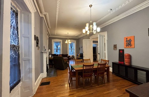 Germantown Apartment | Large 3br apartment in historic Germantown mansion