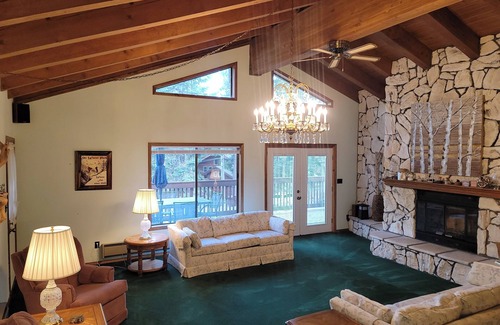 Talmont House | Large 4 Bed 2 Bath House with Parking on 1/2 acre with access to Back Country