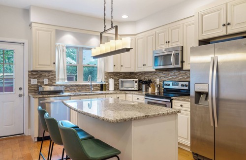 Southwest Center City House | Large 4 Bedroom Home/Rooftop Patio with City Views/Gym