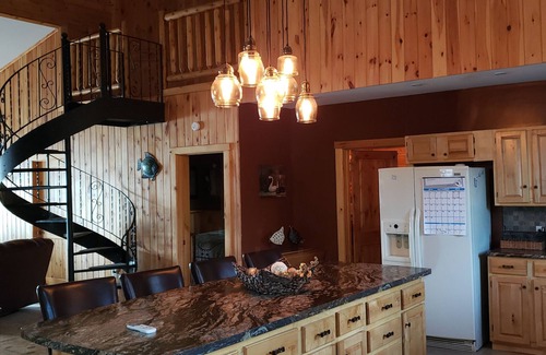 Sinclair House | Large 5 bedroom lake home, sleeps 14