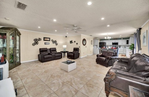 Kissimmee Villa | Large 5 Bedroom Property Close to All The Attractions
