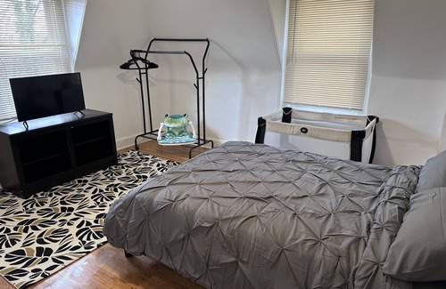 Northwest Philadelphia House | Large 6-bdrm Twin in Historic Germantown