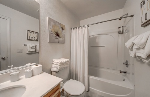 Las Vegas House | Large 6 Bedrooms Home 13 Miles to Las Vegas Strip License Number G66-06299