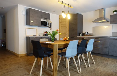 Morzine Apartment | Large 8/10 RECENT village center apartment