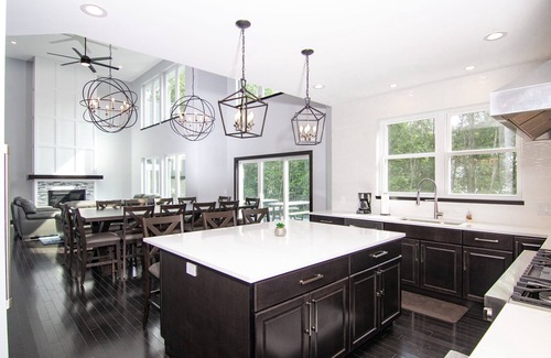 Mauston House | Large 8 bedroom multi-family retreat on Castle Rock Lake near WI Dells