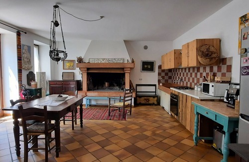 Ovest Apartment | Large and cozy flat with garden