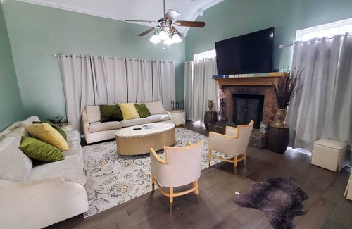 Memphis House | Large and Remodeled 7 BR in Westwood Neighborhood