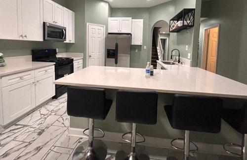 Memphis House | Large and Remodeled 7 BR in Westwood Neighborhood