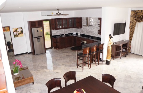 Rayong House | Large And Well Appointed Villa And Pool On Ban Phe Beach For Groups Up To 8