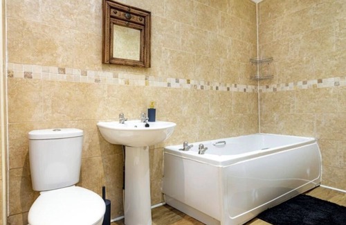 Newcastle-upon-Tyne House | Large Apartment Central Self check in