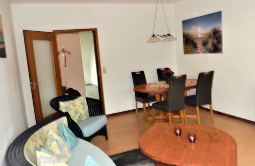 Stinteck Apartment | Large apartment in nearby dike for 4 people with swimming pool in the house.