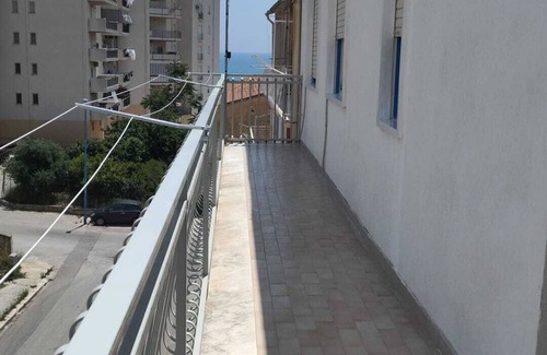 Porto Empedocle Apartment | Large apartment interocomplete with services