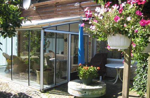 Sankt Michaelisdonn House | large apartment near the North Sea with conservatory, fireplace, sauna