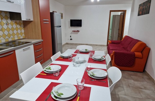 San Teodoro City Centre Apartment | Large apartment in the center of San Teodoro, with garden and patio