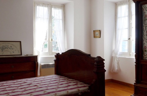 Vico Apartment | Large apartment in mansion in Vico