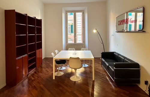 Historic Center Apartment | Large apartment in the main street of Bologna near the main square