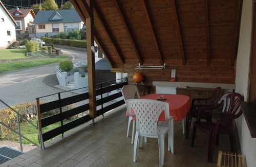 Mettlach Apartment | Large apartment right on the forest, ideal for hikers & bikers