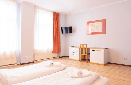 Eutritzsch Apartment | Large apartment with 2 bedrooms and kitchen, near trade fair and center