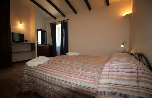 Isoletta Other | Large apartment with shared swimming pool, located in a natural park, Rome 100 km