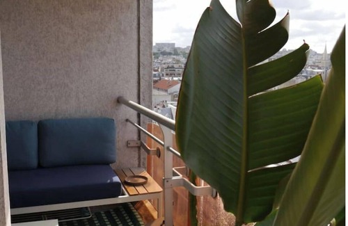 Porte-Saint-Martin House | Large apartment with panoramic view and balcony.