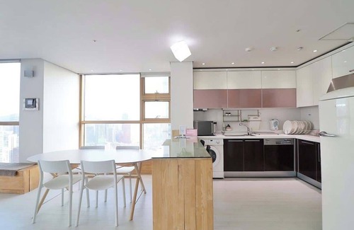Jungnim-dong Apartment | Large Apt, Awesome View, Seoul STN
