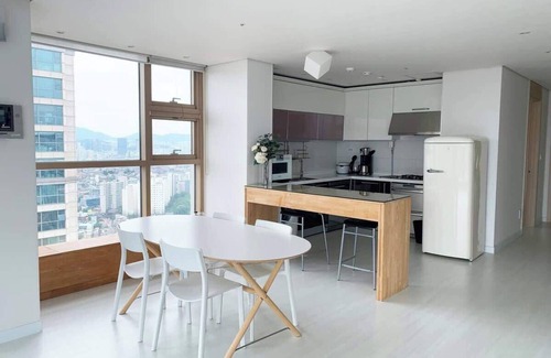 Jungnim-dong Apartment | Large Apt, Awesome View, Seoul STN