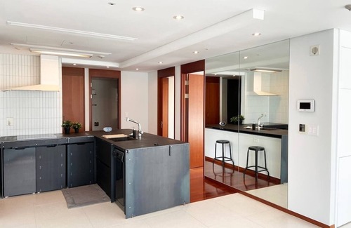 Chunghyeon-dong Condo | Large Apt. Urban View. Gwang Hwa Mun - City Hall