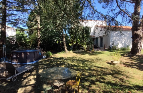Royan Villa | Large Architect designed Villa Royan center 12 sleeps - 16mn from the beach Classified 4*