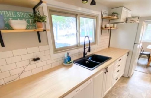 Turkey Point Cottage | Large Beach View Family Cottage in in Turkey Point