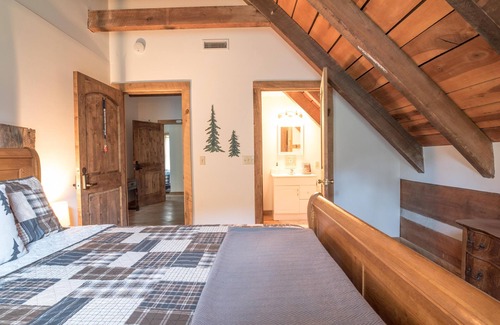 Gnaw Bone Cabin | Large, beautiful Cabin near Story Indiana