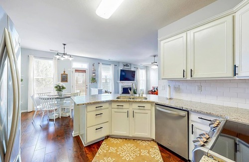 Indian Trail House | Large Beautifully decorated Cozy Family Home - Pet Friendly - Near Charlotte