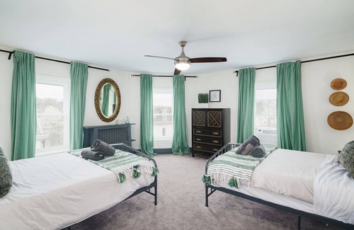 Roxborough-Manayunk Apartment | Large Bi-level Apartment in Heart of Manayunk
