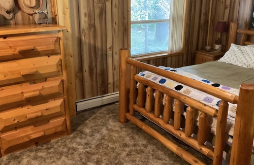 Moorestown Cabin | Large Cabin in The Woods