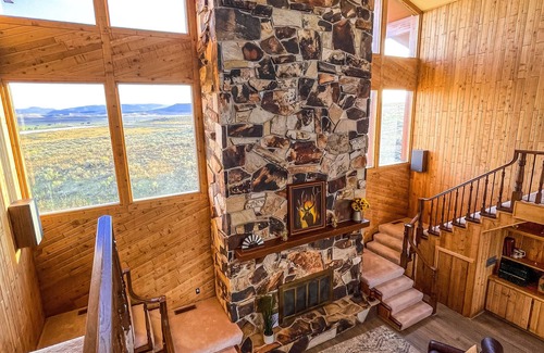 Pinedale Cabin | Large cabin with amazing views, mountains, sunsets, and wildlife.n