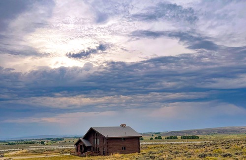 Pinedale Cabin | Large cabin with amazing views, mountains, sunsets, and wildlife.n