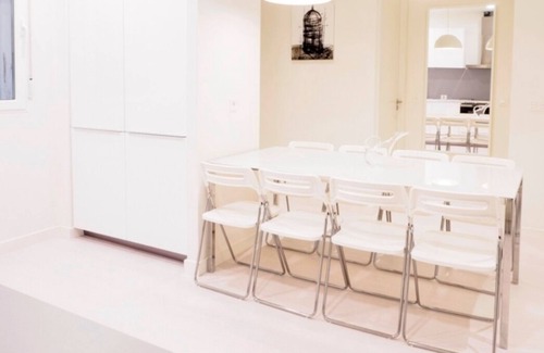 San Sebastian Centro Apartment | Large central house and close to La Concha beach