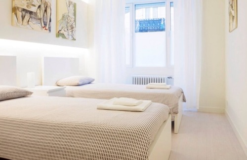 San Sebastian Centro Apartment | Large central house and close to La Concha beach