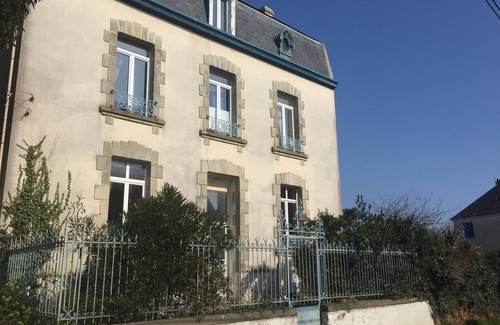 Groix House | Large charming owner's house with garden, near town, port and beach