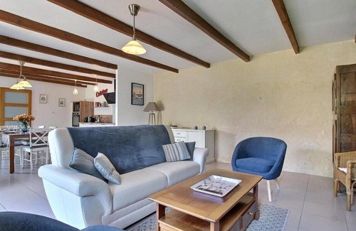 Ploneour-Lanvern Cottage | Large close to the sea character cottage